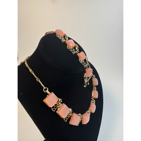 Vintage Gold Tone Lucite Necklace Set Intricate Metal Work Filigree Coro READ - Picture 6 of 13